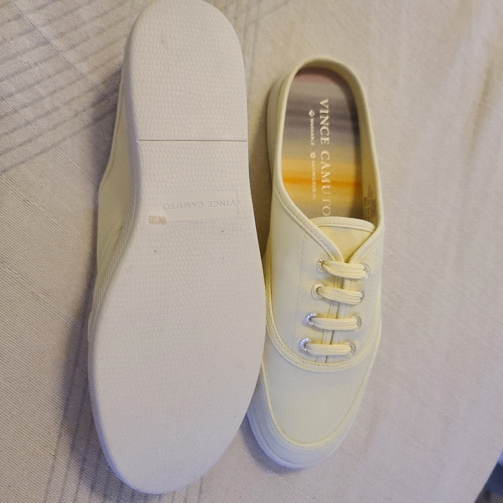 Sz 8 Vince Camuto slip on.